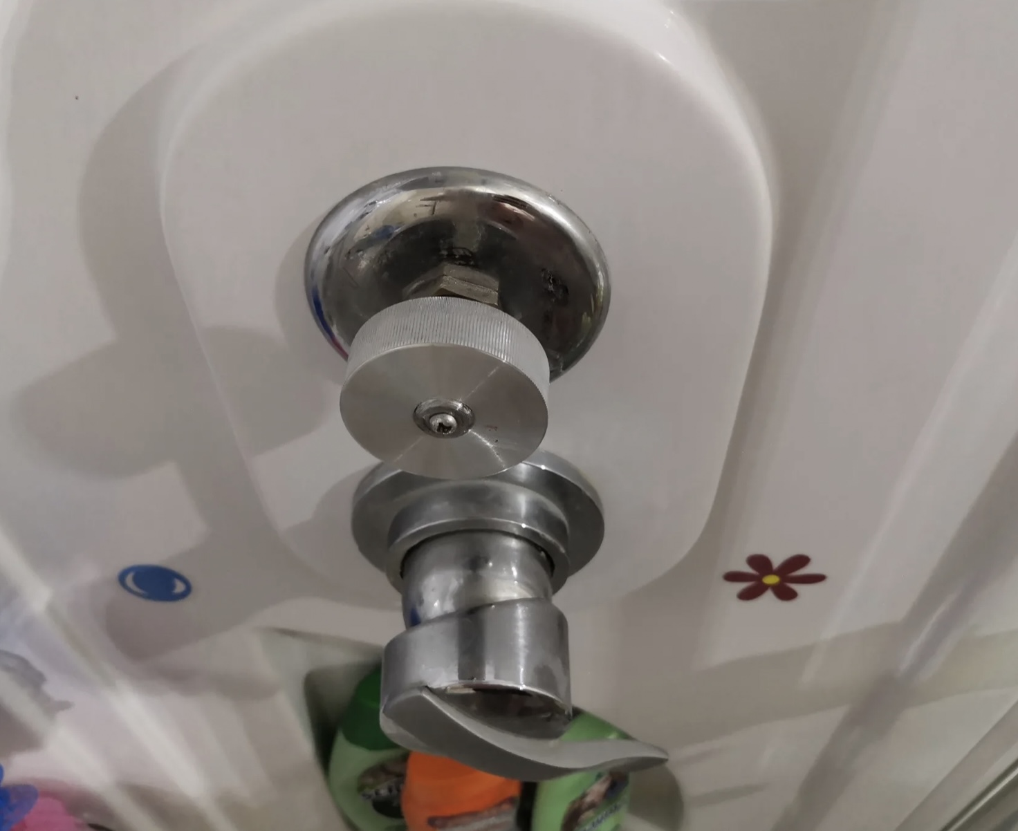 Замена смесителя душевой кабины в Ленске — Демонтаж и установка